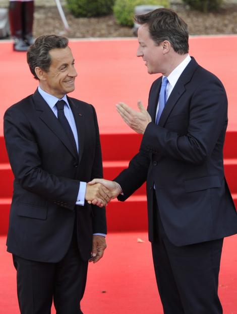 Nicolas Sarkozy si David Cameron, "vizita istorica" in Libia