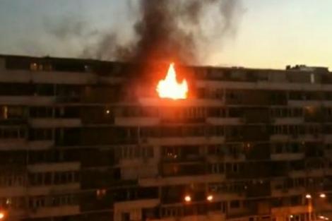 VIDEO! Incendiu violent intr-un bloc din Bucuresti. 4 apartamente afectate