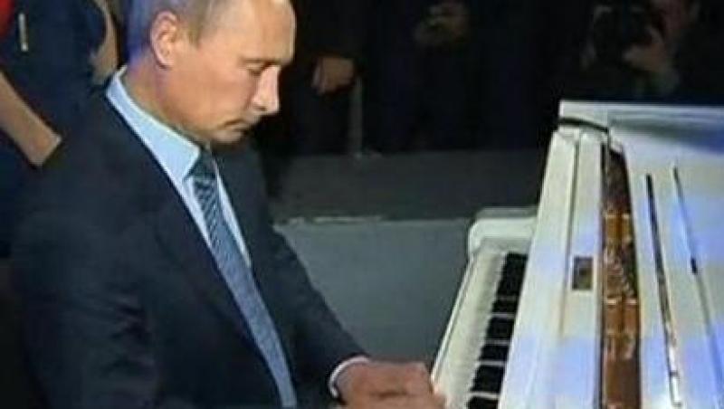 VIDEO! Vezi ce bine canta la pian Vladimir Putin!