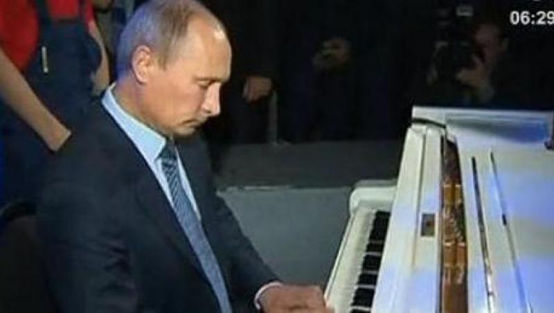 VIDEO! Vezi ce bine canta la pian Vladimir Putin!