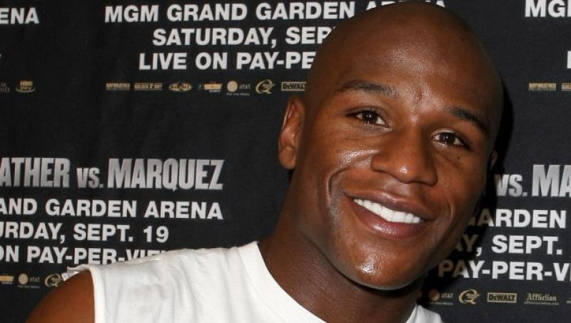 Floyd Mayweather a revenit in ring cu o victorie controversata