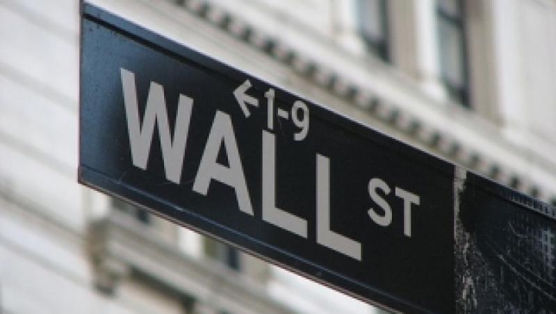 Sute de oameni au protestat pe Wall Street impotriva coruptiei si lacomiei