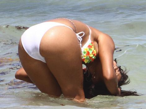 FOTO! Angela Simmons, in pozitii INDECENTE!
