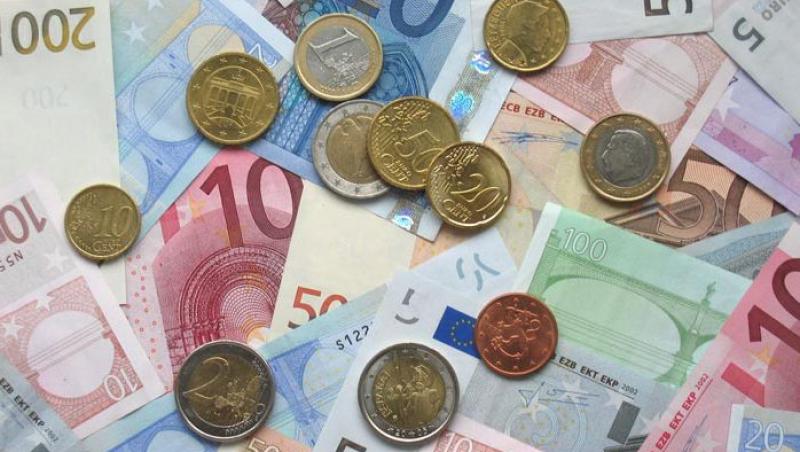 Moneda nationala se depreciaza usor in raport cu euro si dolarul. Vezi cursul BNR!