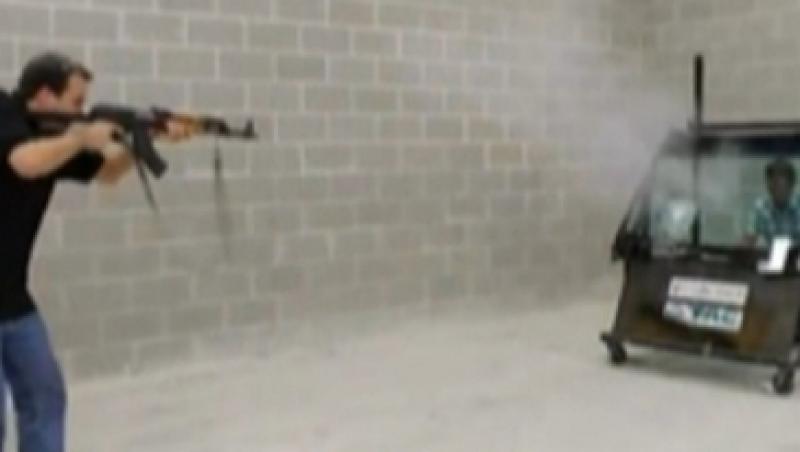 Un american a reusit sa evite gloantele unui AK-47!