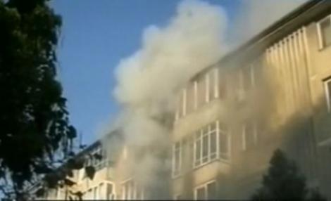 Incendiu la un bloc din Drobeta Turnu Severin: Mai multe persoane au avut nevoie de ingrijiri medicale
