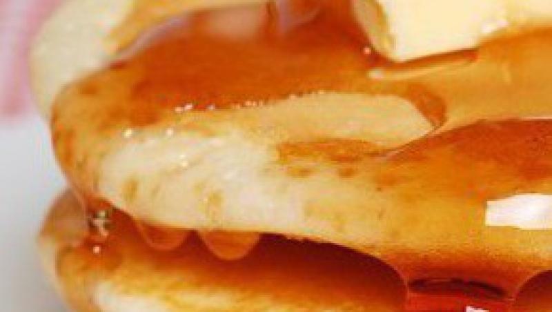 Idee pentru micul dejun: pancakes pufoase cu lapte batut