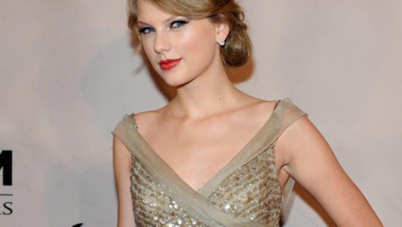 FOTO! Taylor Swift, castigatoarea unui premiu Jim Reeves Country Music!