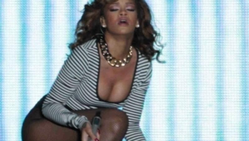 FOTO! Rihanna, extrem de decoltata intre picioare