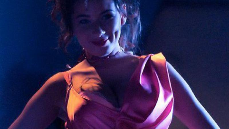 VIDEO! Roxana Vancea  danseaza lasciv cu Tociu si Palade la Neatza