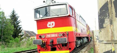 Orastie: Locomotiva unui tren rapid a luat foc la intrarea in gara