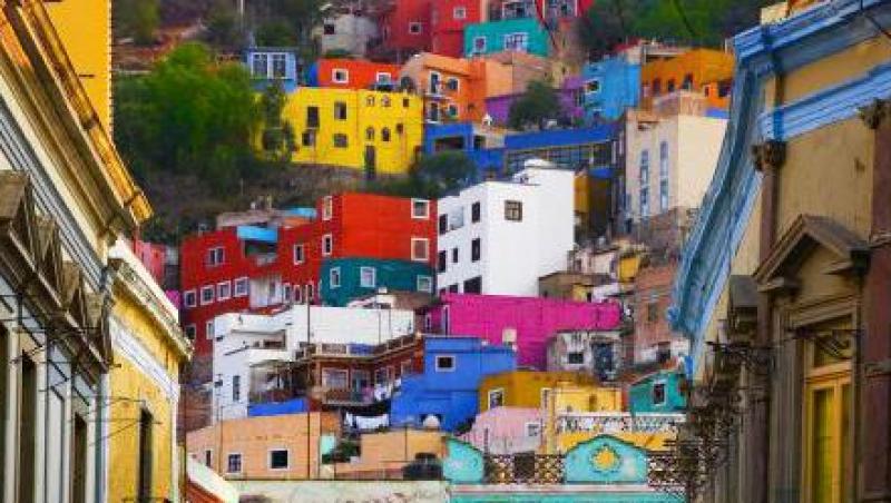 FOTO! Vezi care sunt cele mai colorate orase din lume!