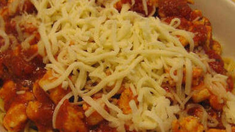 Reteta saptamanii: Spaghetti cu piept de pui