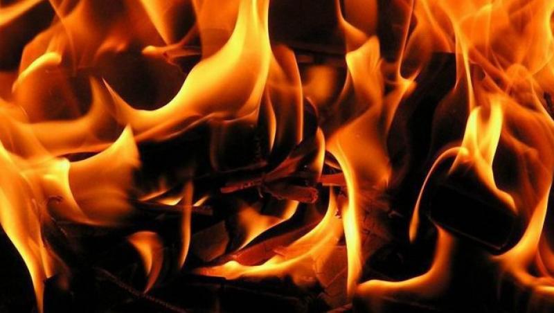 Bucuresti: Un piroman a incendiat 8 case si 3 masini