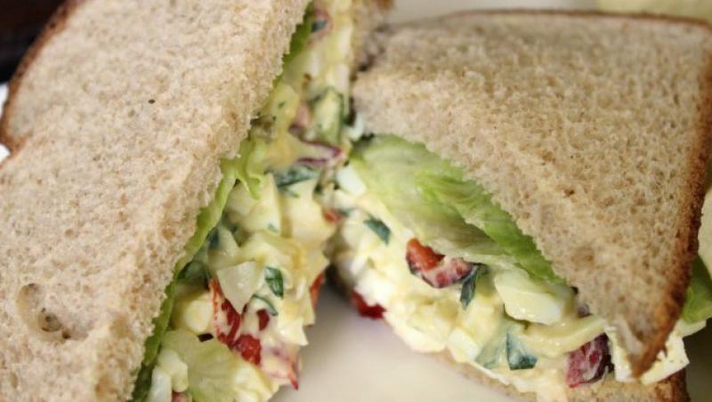 Reteta zilei: Sandvis cu salata de ou