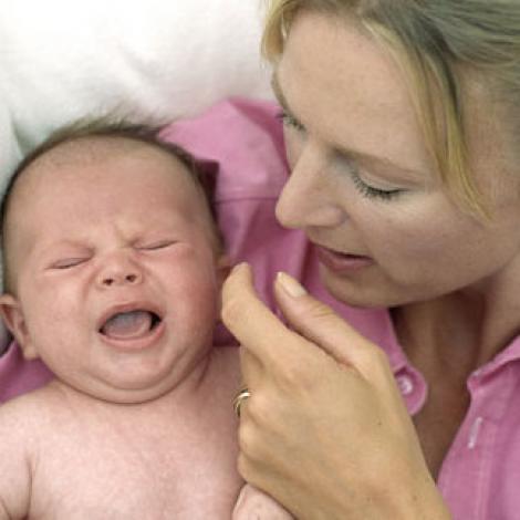 De ce plange bebelusul: 10 cauze si cum sa le rezolvi!