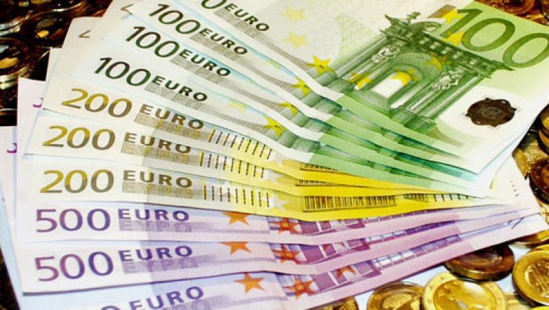 Euro, la un nou maxim al anului