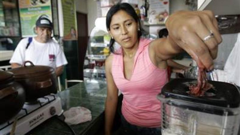 FOTO! Ciudatenii culinare: un bar din Peru serveste suc ... de broaste