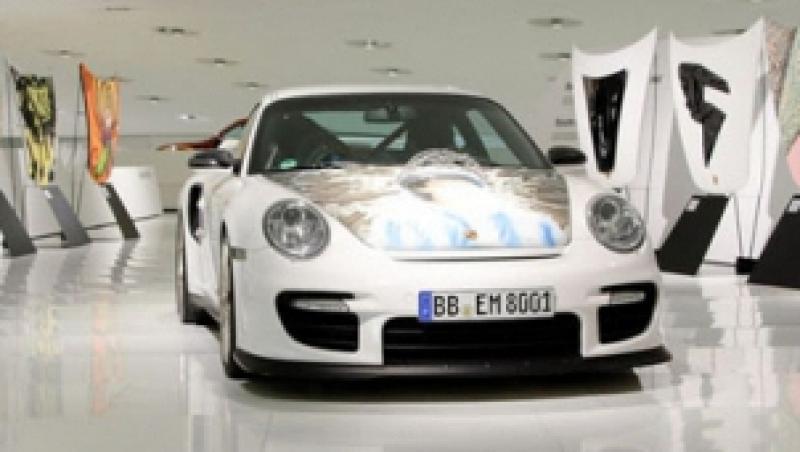 Arta pe capote de Porsche 911 GT2