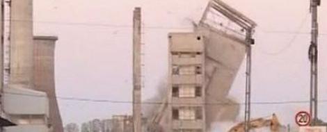 VIDEO! Combinat de pe vremea lui Ceausescu, demolat controlat la Calarasi