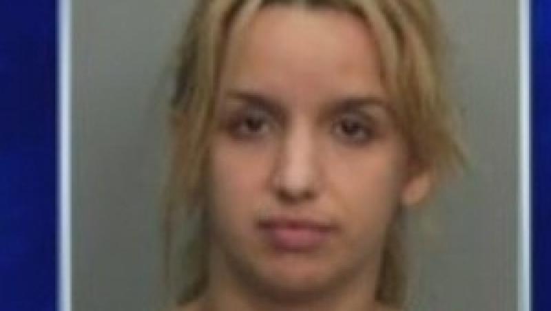 O americana, arestata pentru intentii criminale, dupa ce a desenat si a scris „bomba” pe geanta unei prietene