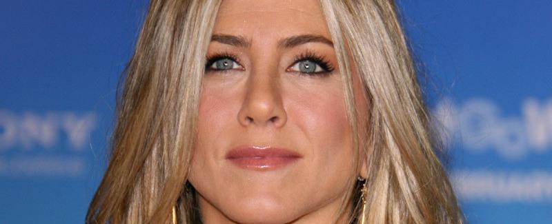 Brad Pitt vrea sa o cumpere pe Jennifer Aniston pentru un milion de dolari?!