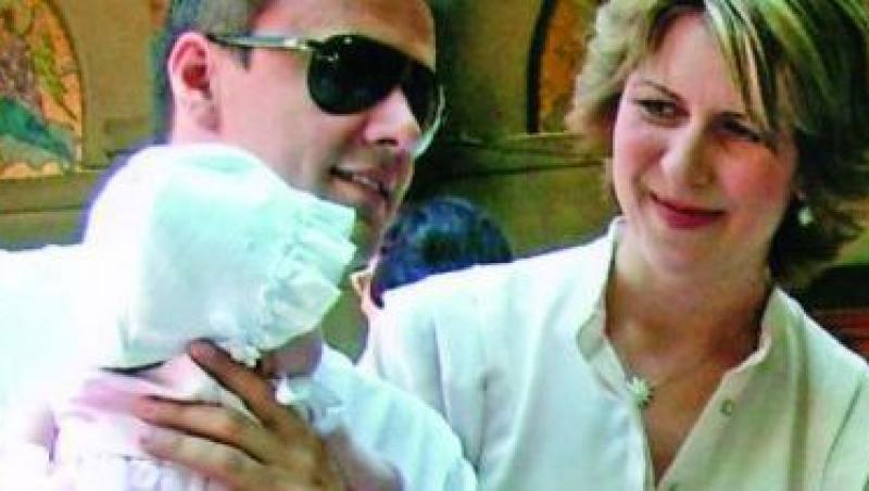 EXCLUSIV / Cosmin Cernat si Monica Iagar, cu copilul la spital!