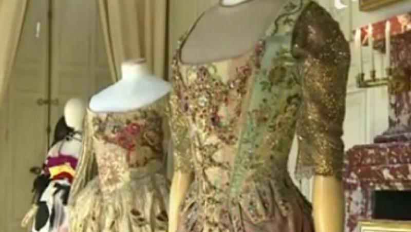 VIDEO! Vezi cea mai spectaculoasa colectie de rochii de epoca!