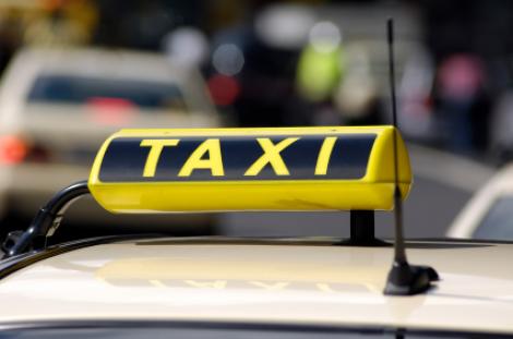 Un sofer de taxi din Germania si-a inchis o clienta in portbagaj