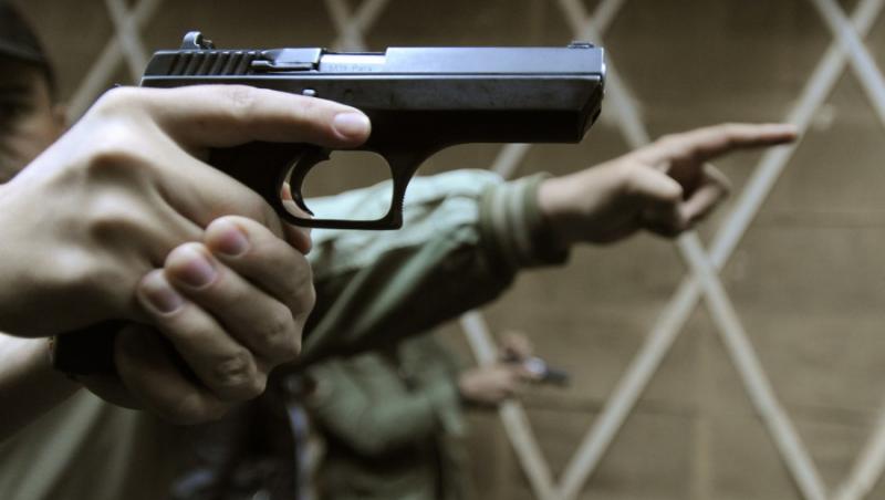 Conflict cu focuri de arma pe o strada din Fetesti: Doi arestati