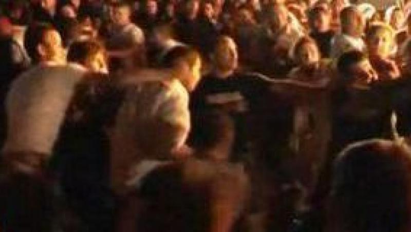VIDEO! Bataie de zile mari intre tigani in Buzau la un concert de manele