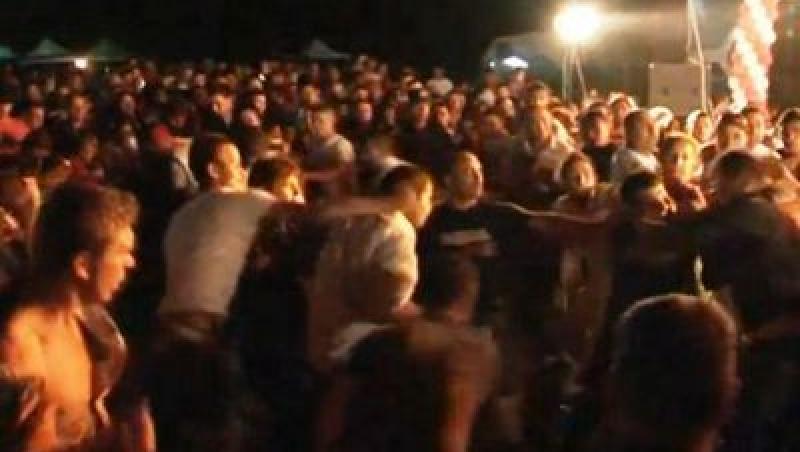 VIDEO! Bataie de zile mari intre tigani in Buzau la un concert de manele