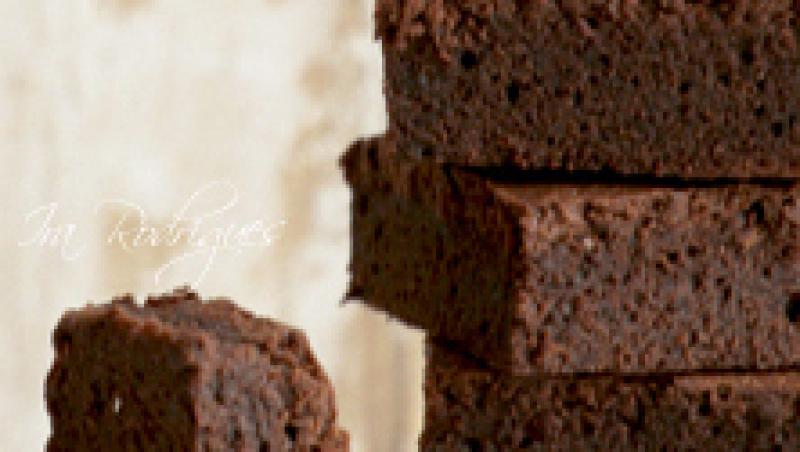 Desert: brownies cu multa ciocolata