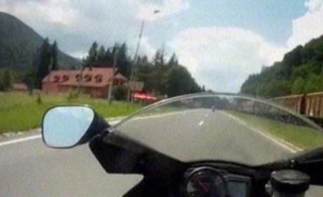 Motociclist prins cu 120 de km/h in localitate: a accelerat si depasit masina politiei