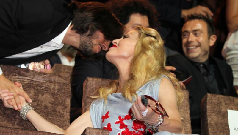 VIDEO! Madonna a gafat cu un fan indragostit