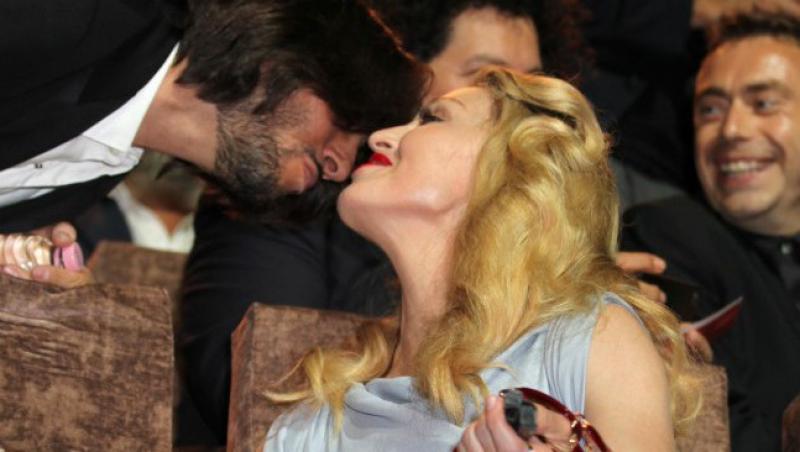 VIDEO! Madonna a gafat cu un fan indragostit