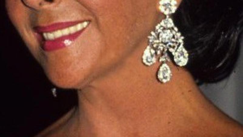 VIDEO! Bijuteriile extravagantei Elizabeth Taylor, scoase la licitatie