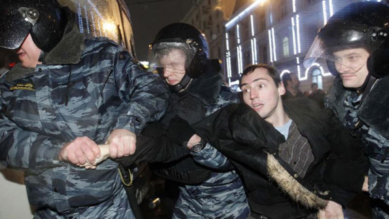 VIDEO! Protest de Anul Nou: 20 de rusi, retinuti de politie