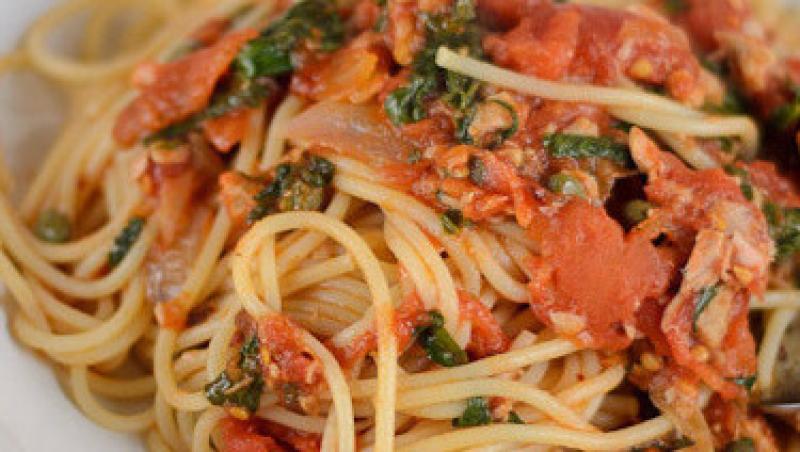 Reteta: Spaghete cu ton si nuci