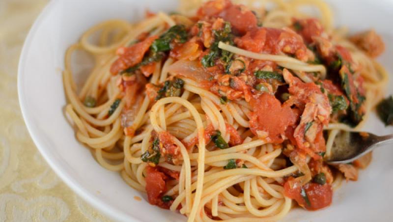 Reteta: Spaghete cu ton si nuci