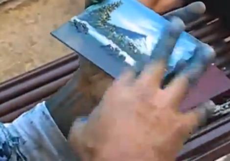 VIDEO! Un artist picteaza un tablou cu degetul in mai putin de un minut