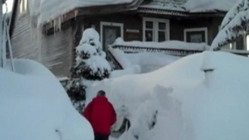 VIDEO! Un orasel din Alaska a fost ingropat in zapada