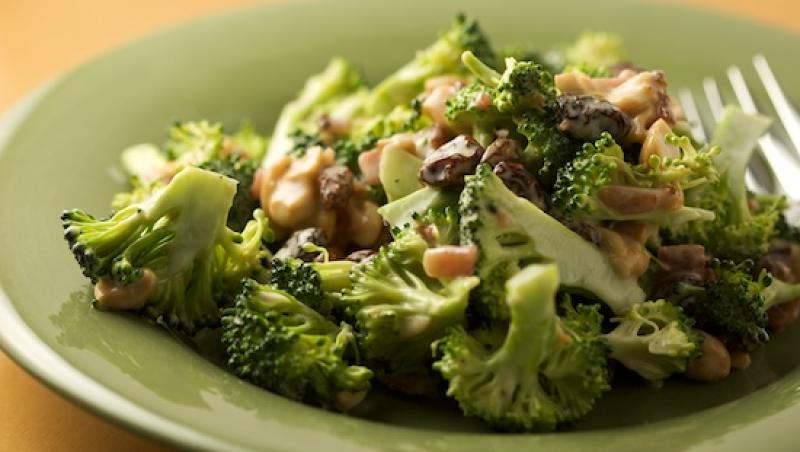 Reteta usoara: Salata de broccoli cu avocado