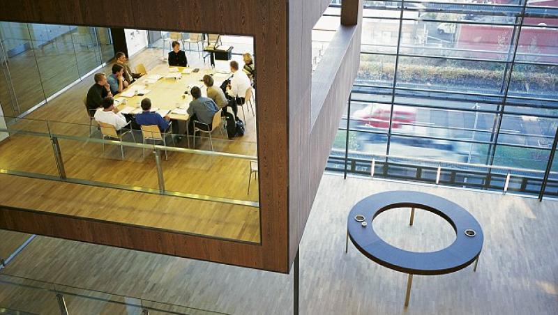 FOTO! Design iesit din comun: cladirea cu birouri suspendate in aer!