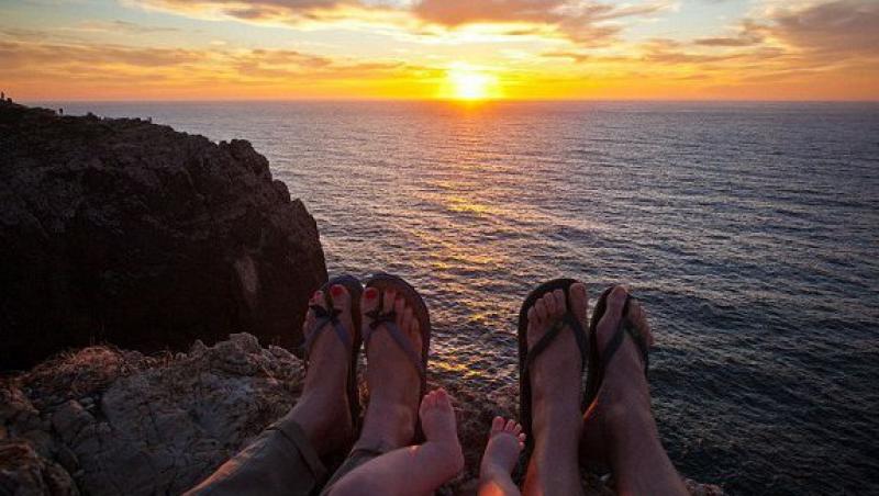 FOTO! Un cuplu si-a pozat degetele de la picioare in locatiile exotice pe care le-a vizitat