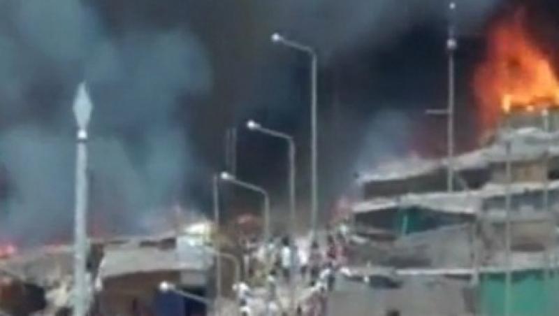 VIDEO! Incendiu devastator intr-o mahala din Peru. Peste 800 de oameni au ramas pe drumuri