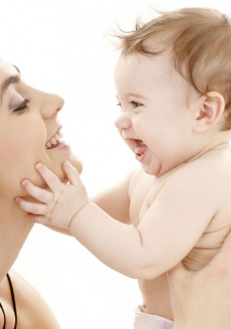 Studiu: Copiii isi inteleg mamele in functie de tonul vocii