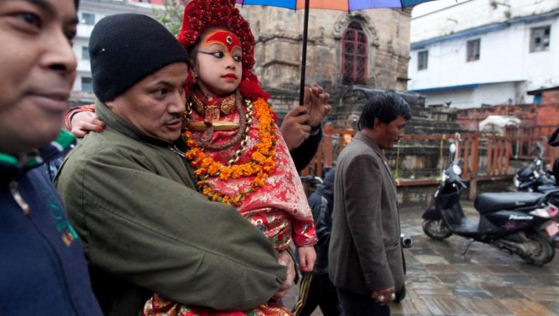 Nepal: Matina Shakya, intruchiparea zeitei Kumari la cinci ani