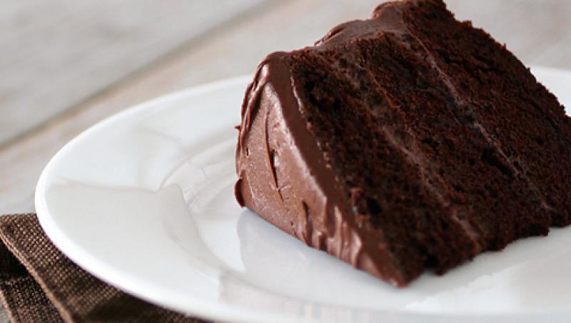 Desert delicios & usor: Reteta Tort cu nuci si multa ciocolata