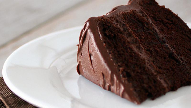 Desert delicios & usor: Reteta Tort cu nuci si multa ciocolata